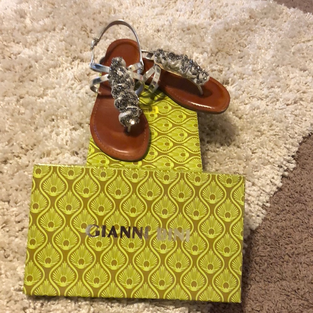 Gianni Bini Thong sandals